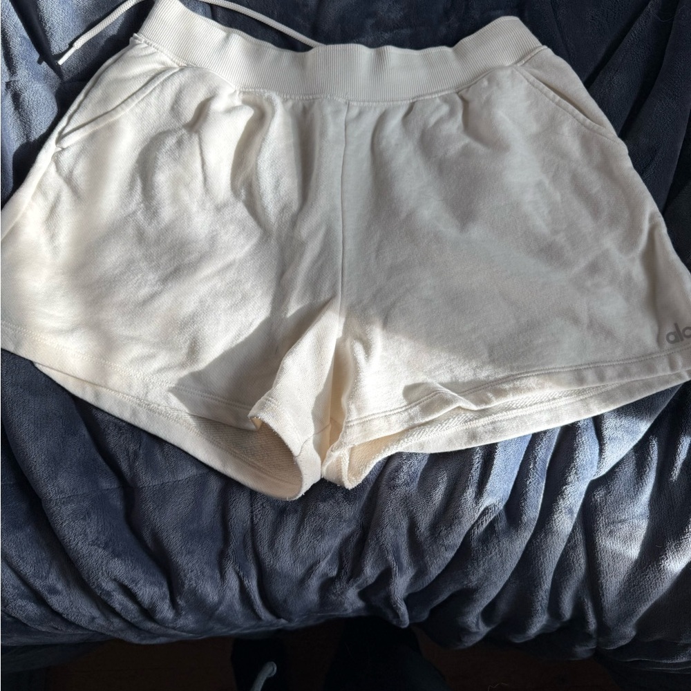 ALO Yoga  Low Key Sweat Short
Color: Ivory medium